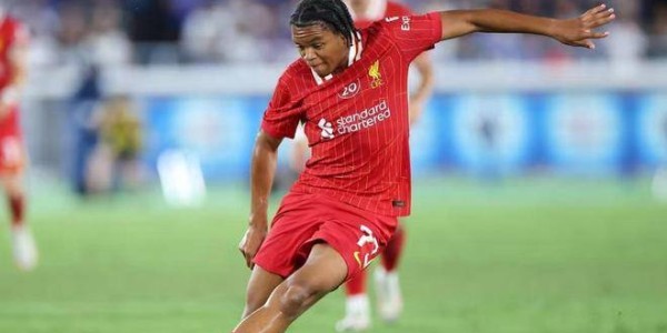 利物浦17岁新星闪耀，与梅西同框刷屏阿迪，绝杀纽卡瞬间燃爆