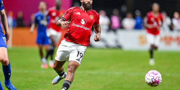 肚子有点大！曼联新援姆贝莫引热议 球迷:身材和我差不多