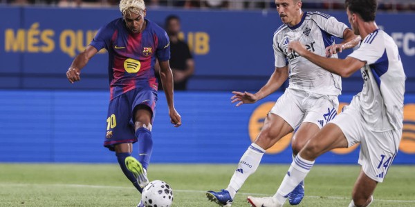 巴萨三球大胜登顶！弗里克首秀惊艳，西甲争冠格局初显