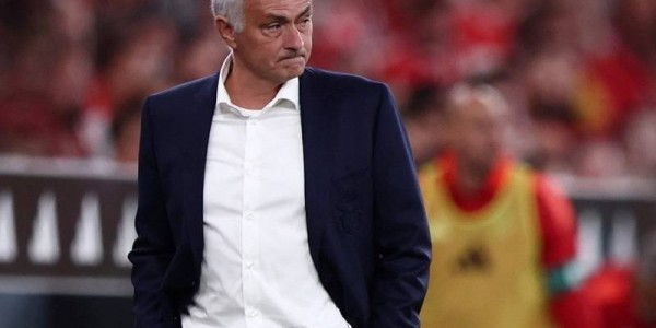 回来了！熟悉的穆里尼奥，送出2分后痛斥裁判，两个亚军都要下课