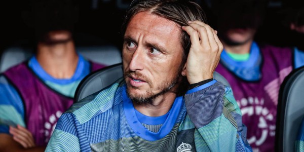 莫德里奇加盟AC米兰：红黑军团新篇章的领航者！