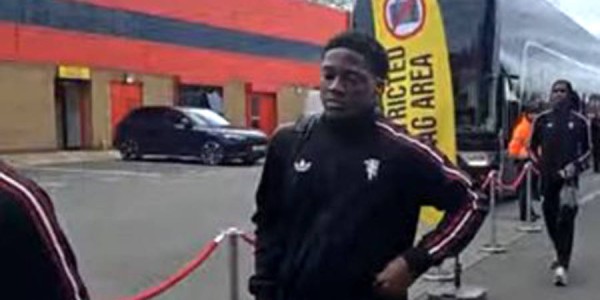 曝曼联新帝星愿降低续约周薪要求！拉爵不置可否，其地位仍需考验