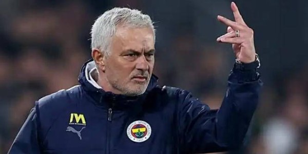 费内巴切0-0战平本菲卡，穆里尼奥陷入困境！欧冠梦或破灭